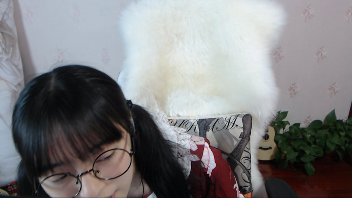 灵性饱满的欢欢ASMR-【欢欢】哥哥，再不起床妹妹要做坏事了噢...